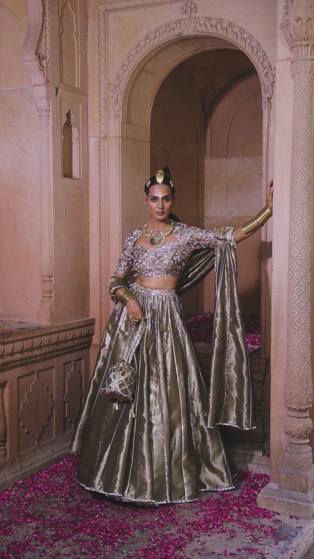 Load and play video in Gallery viewer, Zarina
