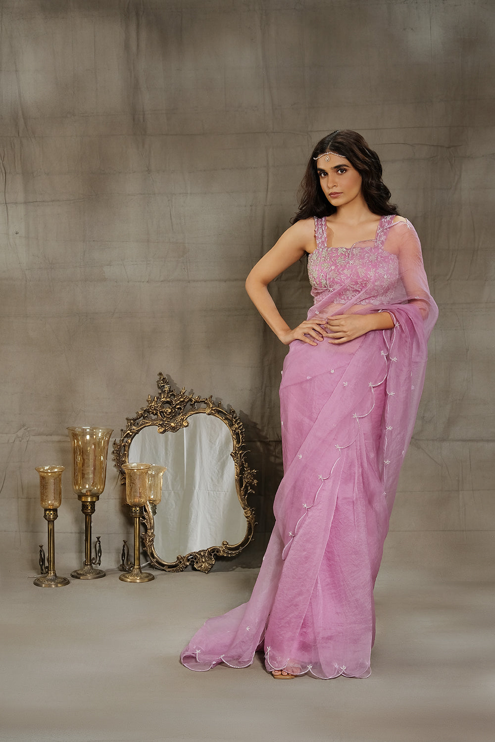 Meet this beautifully handwoven piece of art. A unique lilac plain saree  that can be worn at parties and family gatherings! 👧 Ikkat blouses add a  gamine... | By Ilovesarees | Facebook